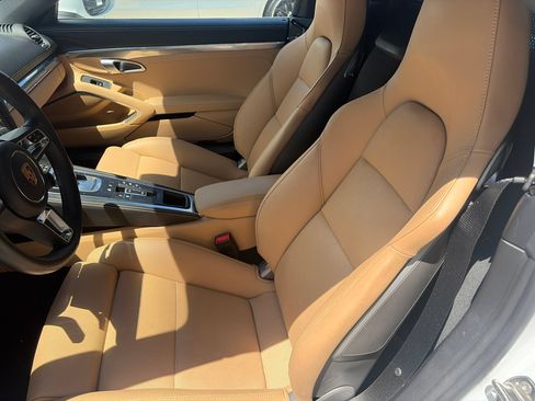 Used 2022 Porsche 718 Boxster RWD image 6