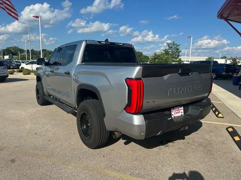 Used 2022 Toyota Tundra SR5 w/ SR5 Convenience Package image 8