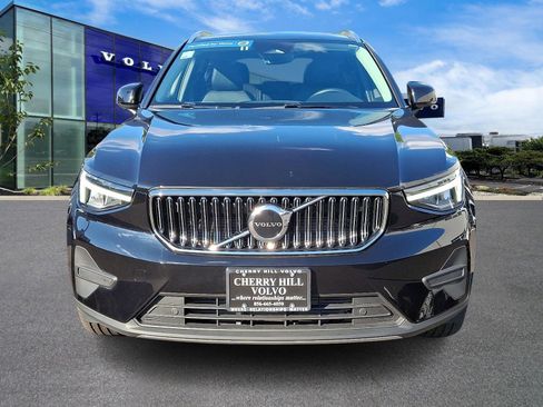Certified 2025 Volvo XC40 B5 Core image 2