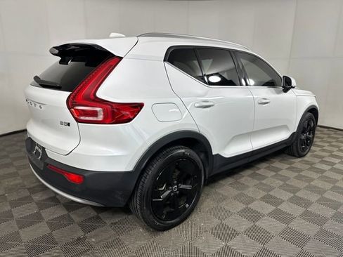 Used 2024 Volvo XC40 B5 Core image 3