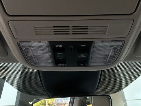 Used 2025 Honda Odyssey Touring image 20