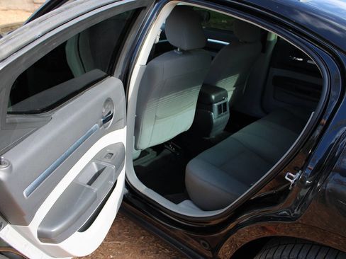 Used 2009 Dodge Charger SXT image 25