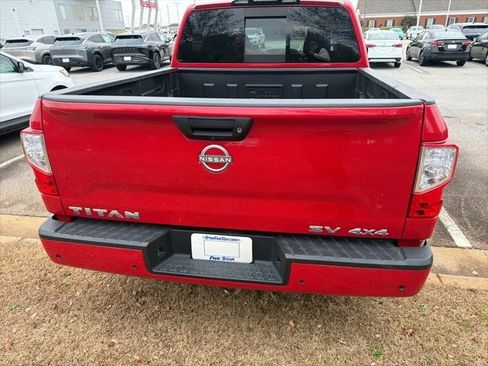 Used 2023 Nissan Titan SV image 12