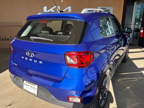 Used 2024 Hyundai Venue SEL FWD image 14