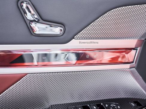 Used 2025 BMW 760i xDrive w/ Premium Package image 35