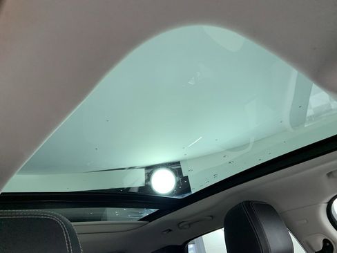 Used 2017 Jaguar F-PACE R-Sport image 18