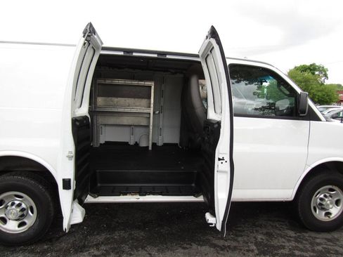 Used 2021 Chevrolet Express 2500 w/ Driver Convenience Package RWD image 20