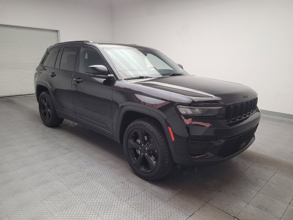 Used 2023 Jeep Grand Cherokee Altitude AWD/4WD image 13