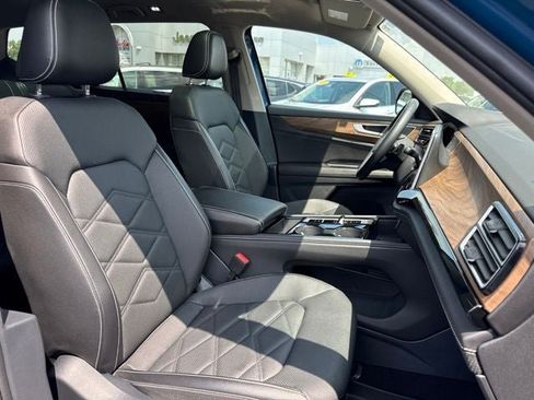 Used 2025 Volkswagen Atlas SE AWD/4WD image 31