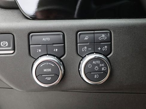 Used 2025 GMC Sierra 1500 SLT AWD/4WD image 30