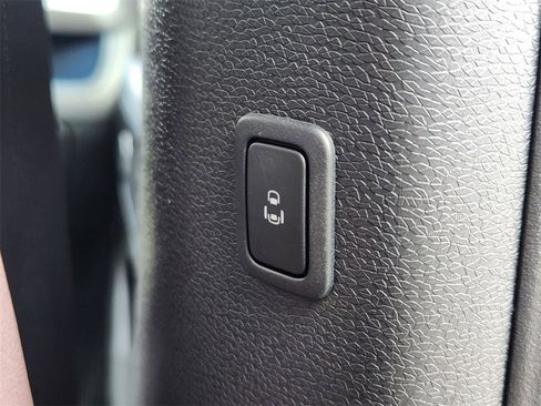 New 2025 Volkswagen ID. Buzz Pro S image 26