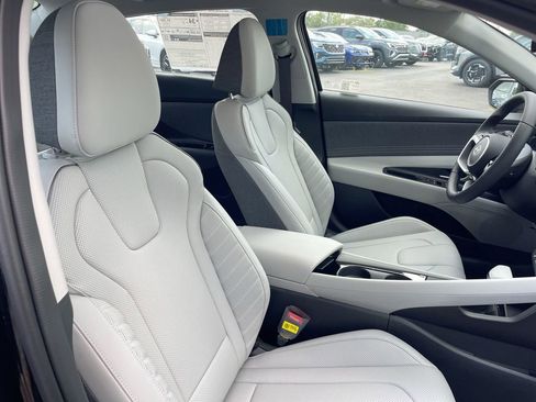 New 2025 Hyundai Elantra Limited image 50