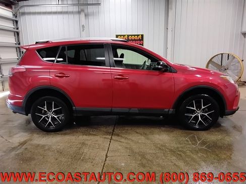 Used 2016 Toyota RAV4 SE image 2