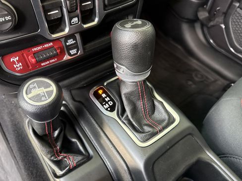 Used 2021 Jeep Wrangler Unlimited Rubicon AWD/4WD image 26