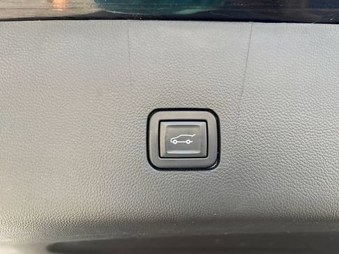 Used 2020 Chevrolet Traverse Premier w/ Redline Edition AWD/4WD image 23