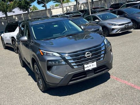 Used 2024 Nissan Rogue SV AWD/4WD image 5