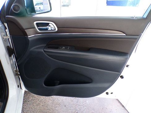 Used 2015 Jeep Grand Cherokee Overland AWD/4WD image 22