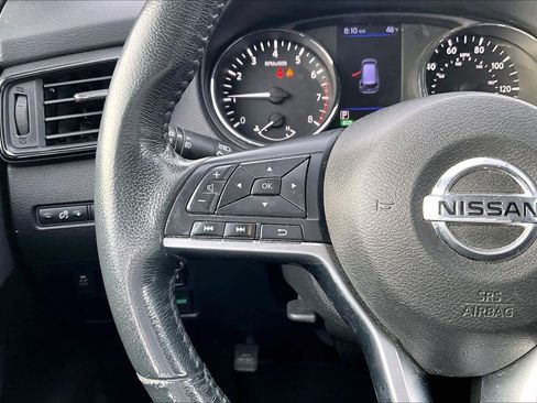 Used 2018 Nissan Rogue SV image 19