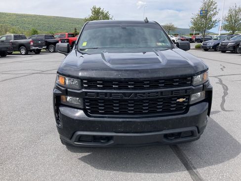 Used 2020 Chevrolet Silverado 1500 Custom w/ Custom Value Package AWD/4WD image 2