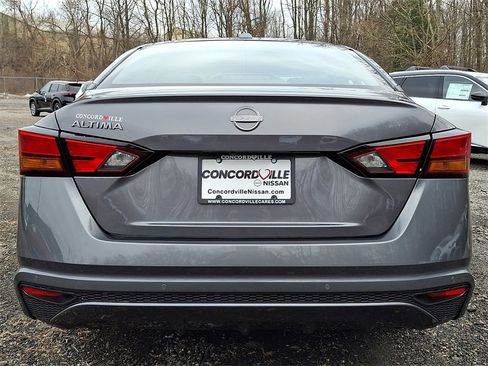 Used 2025 Nissan Altima 2.5 S image 6