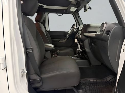 Used 2018 Jeep Wrangler Unlimited Sport S AWD/4WD image 13