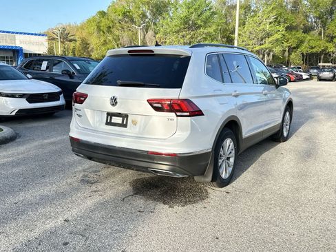 Used 2018 Volkswagen Tiguan SE w/ Panoramic Sunroof Package FWD image 5
