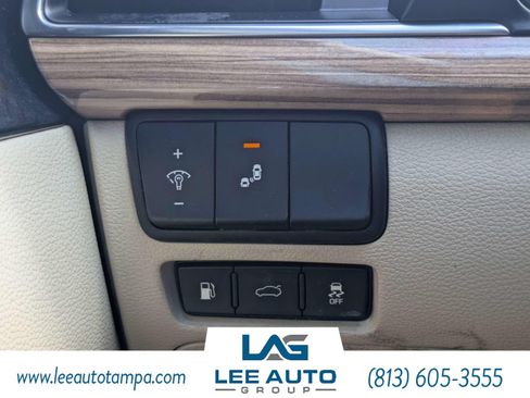 Used 2017 Kia Cadenza Premium w/ Luxury Package FWD image 22