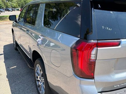 Used 2025 GMC Yukon XL Denali AWD/4WD image 8
