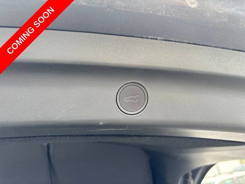 Used 2025 Tesla Model Y Long Range RWD image 11