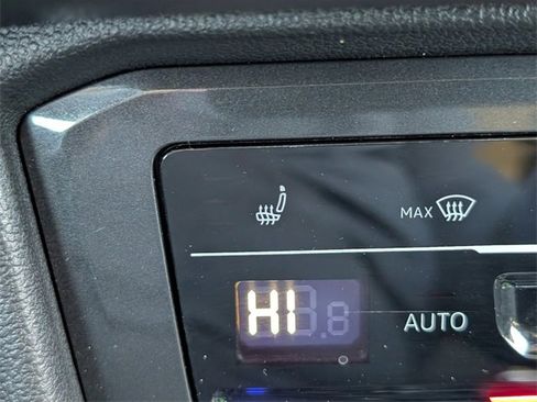 Used 2023 Volkswagen Tiguan SE w/ Panoramic Sunroof Package image 20