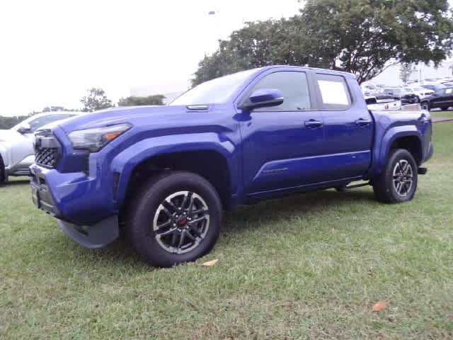 Used 2025 Toyota Tacoma TRD Sport w/ TRD Sport Upgrade Package AWD/4WD image 2