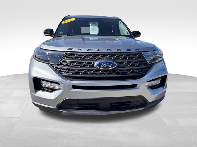 Used 2022 Ford Explorer XLT w/ Equipment Group 202A AWD/4WD image 8
