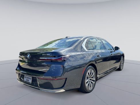 Used 2024 BMW i7 xDrive60 RWD image 9
