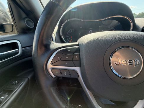 Used 2021 Jeep Grand Cherokee Laredo X AWD/4WD image 16