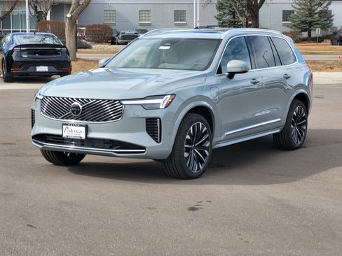 New 2026 Volvo XC90 T8 Plus w/ Protection Package Premier image 4