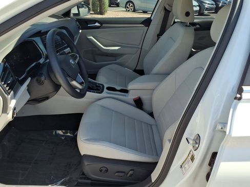 Certified 2024 Volkswagen Jetta SE w/ Panoramic Sunroof Package image 20