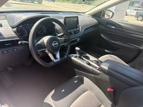 Used 2024 Nissan Altima 2.5 SV FWD image 10