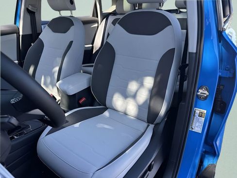 New 2026 Volkswagen Taos SE image 11