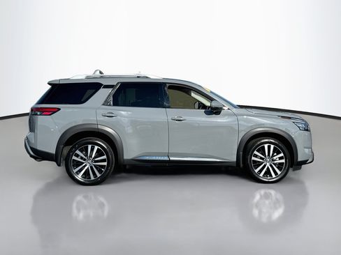 Certified 2025 Nissan Pathfinder Platinum AWD/4WD image 8