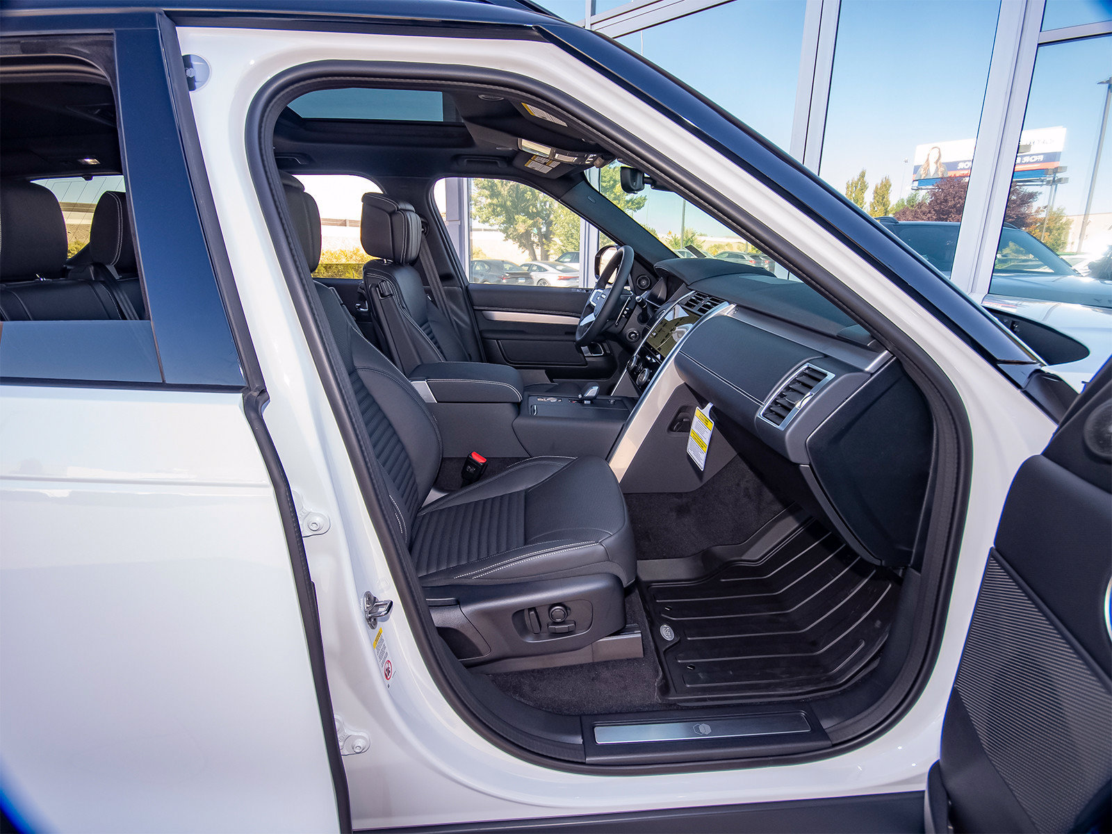 New 2026 Land Rover Discovery Limited Edition AWD/4WD image 42