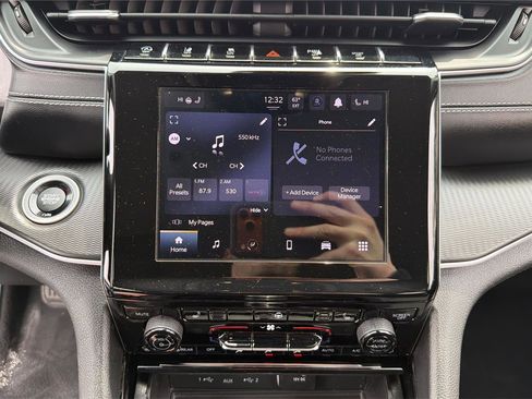 Used 2023 Jeep Grand Cherokee Laredo w/ Luxury Tech Group I AWD/4WD image 13