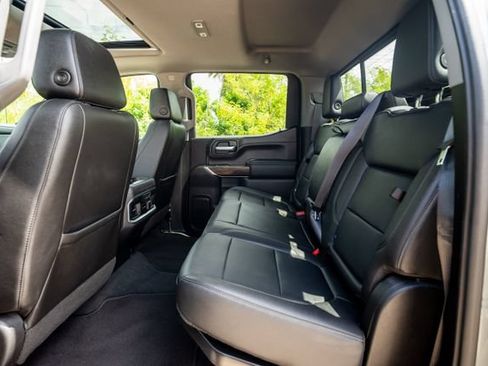 Used 2021 GMC Sierra 1500 SLT RWD image 9