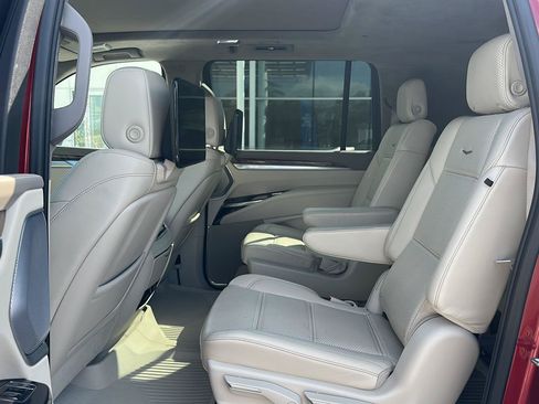 Used 2025 Cadillac Escalade ESV Sport Platinum AWD/4WD image 10
