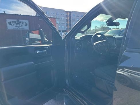 Used 2021 GMC Sierra 3500 4x4 Crew Cab w/ Gooseneck/5TH Wheel Package image 7