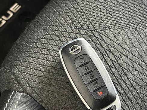 Used 2025 Nissan Rogue SV image 21