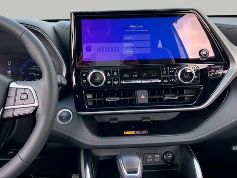 Certified 2025 Toyota Highlander Platinum AWD/4WD image 7