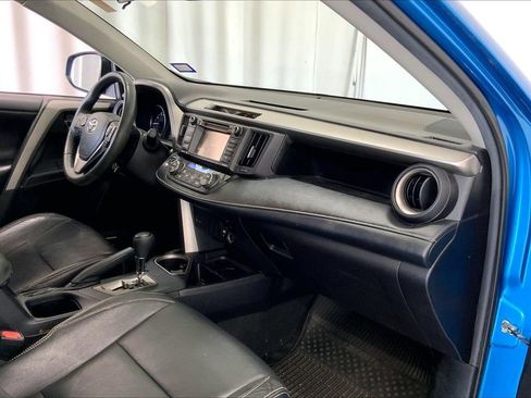 Used 2018 Toyota RAV4 XLE w/ Plus Extra Value Package FWD image 28