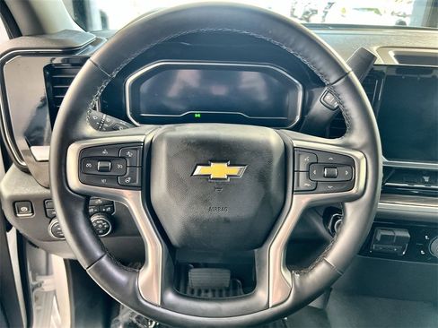 Used 2025 Chevrolet Silverado 2500 LT w/ Convenience Package image 11