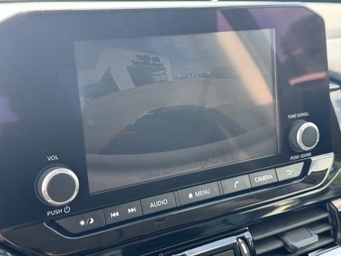Used 2025 Nissan Pathfinder SV FWD image 20