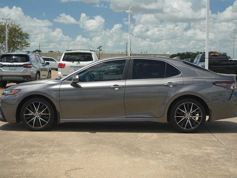 Used 2024 Toyota Camry SE FWD image 3